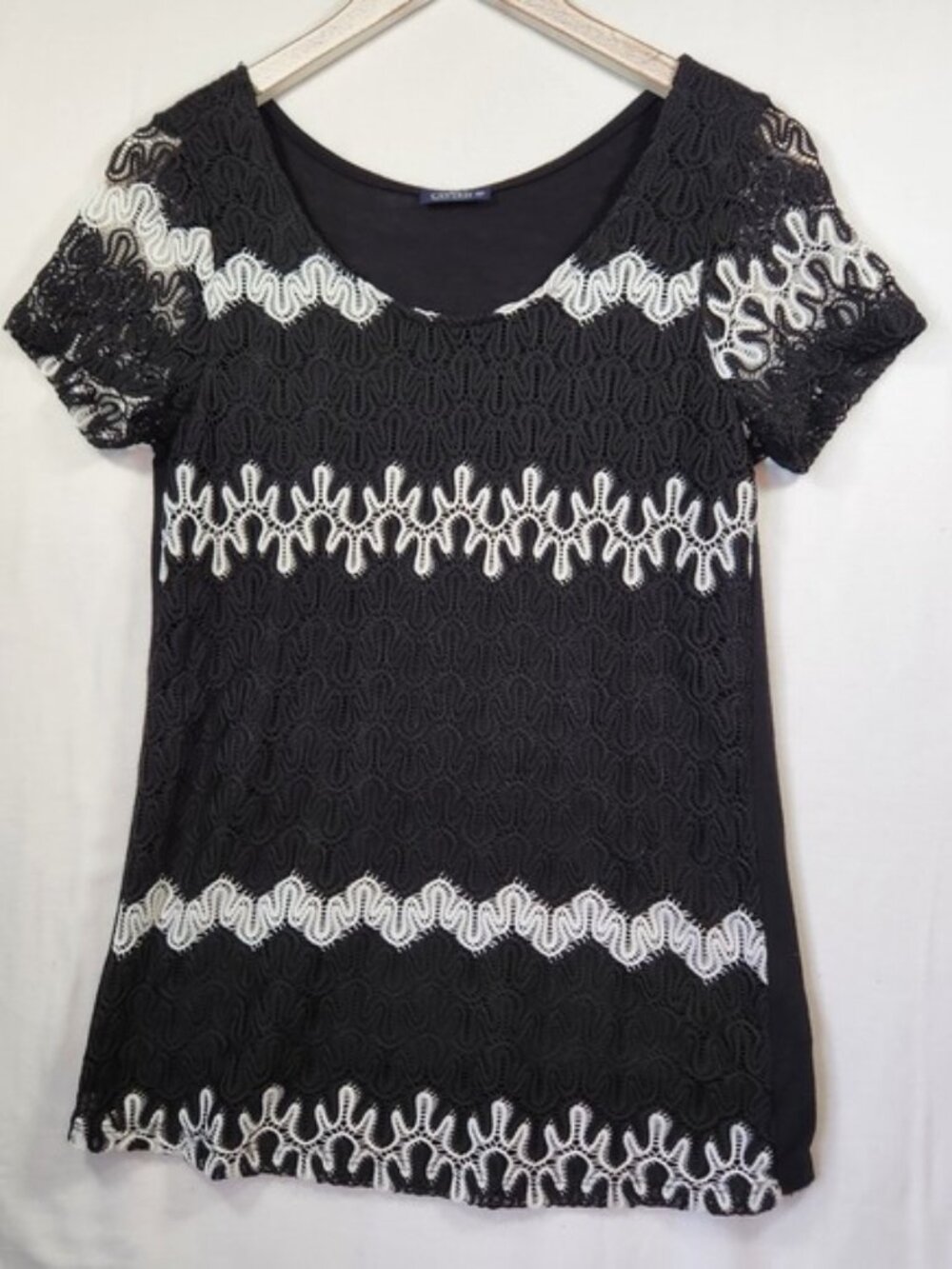 Lavish Black Lace White Zigzag Contrast Short Sleeve Scoop Neck Top Size M